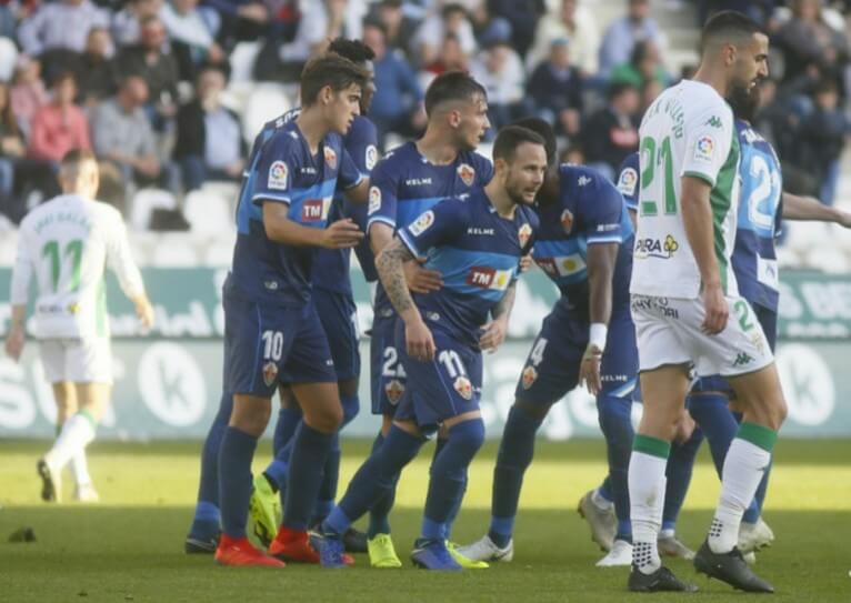 Los jugadores del Elche celebran un gol ante el Córdoba / LFP